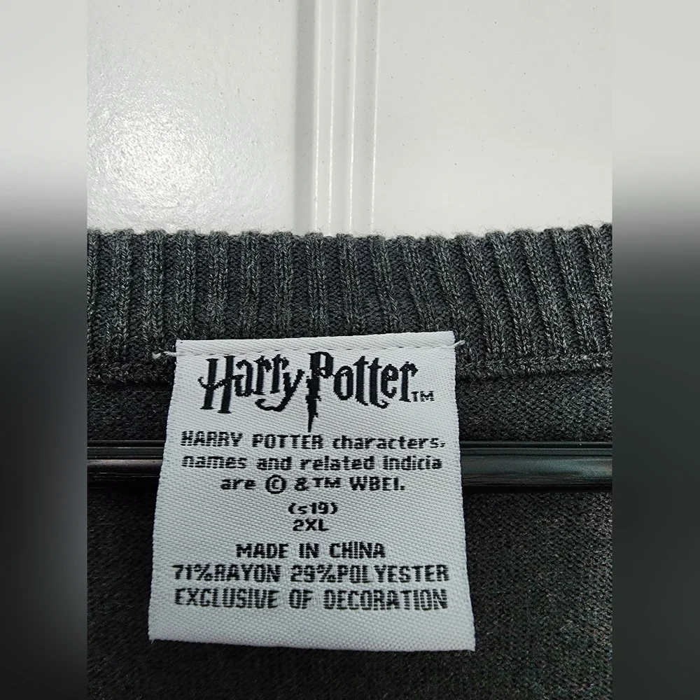Harry Potter Gryffindor Women's Cardigan, Size 2XL - Picture 3 of 6
